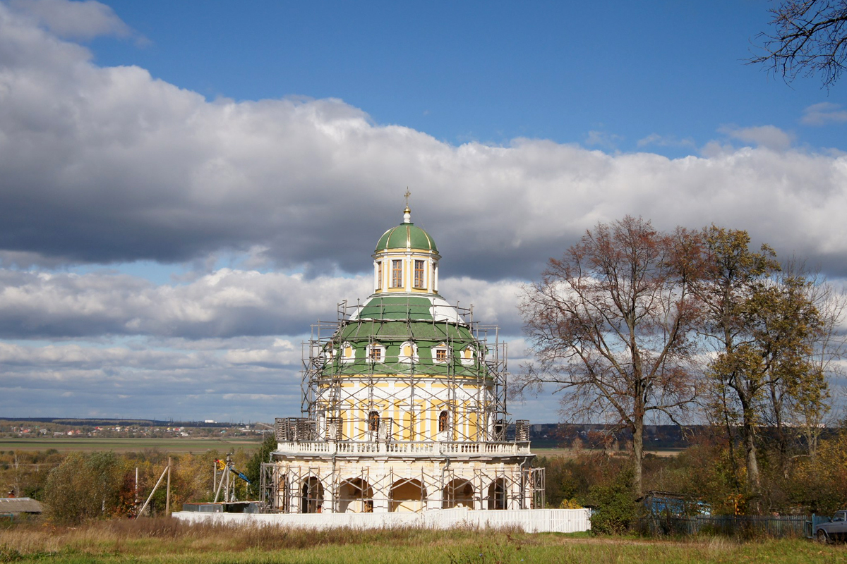 Храм в Подмоклово вертикальное фото